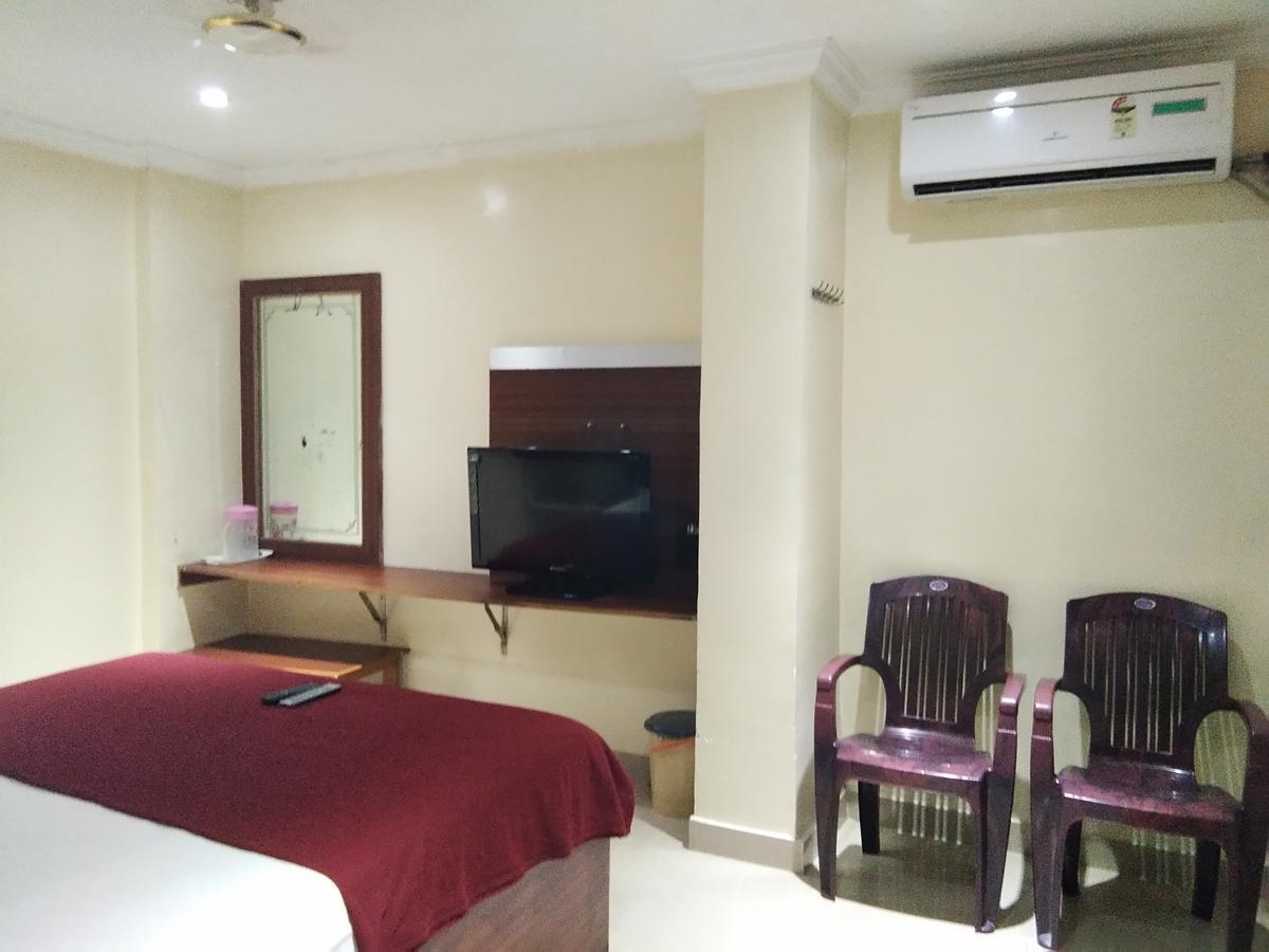 Hotel Adarsh Residency Tirupati Buitenkant foto
