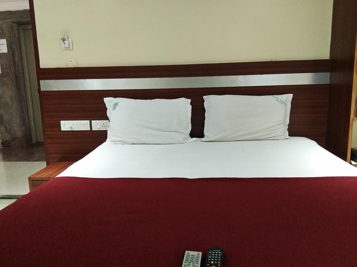 Hotel Adarsh Residency Tirupati Buitenkant foto